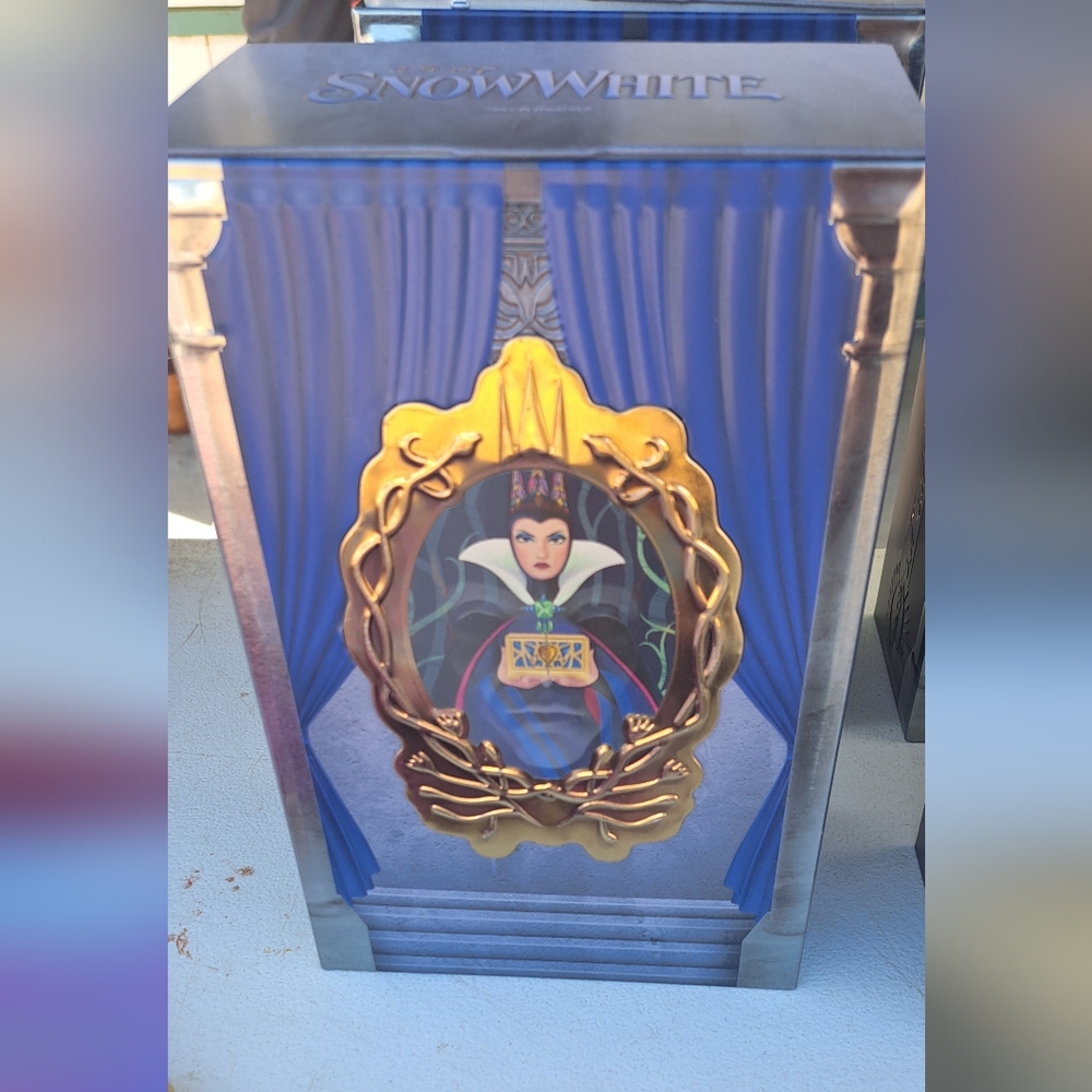 Snow White Collector's Box with Evil Queen Design. Popcorn Tin Have 4 Of Them